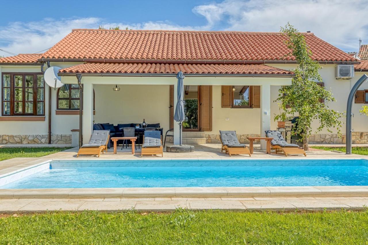Villa Agatta With Private Pool Smoljanci Eksteriør bilde